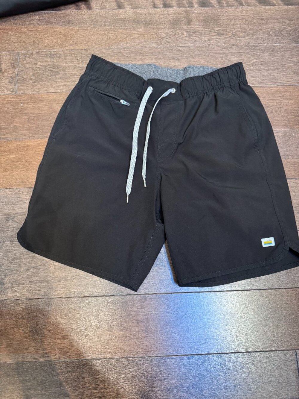 Vuori Mens Black Banks Shorts Size Small S Excellent Used Condition.